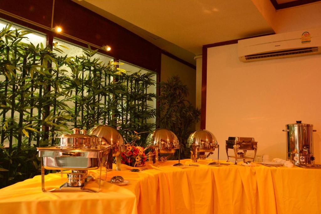 Pohseen Grand Palace Hotel Bangkok Bagian luar foto