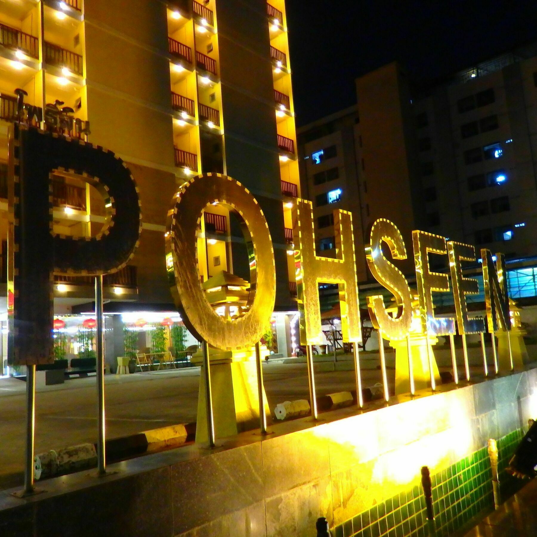 Pohseen Grand Palace Hotel Bangkok Bagian luar foto
